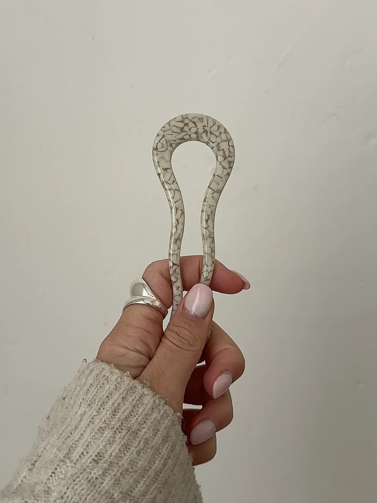 WAVY U-PIN - Weiß gemustert