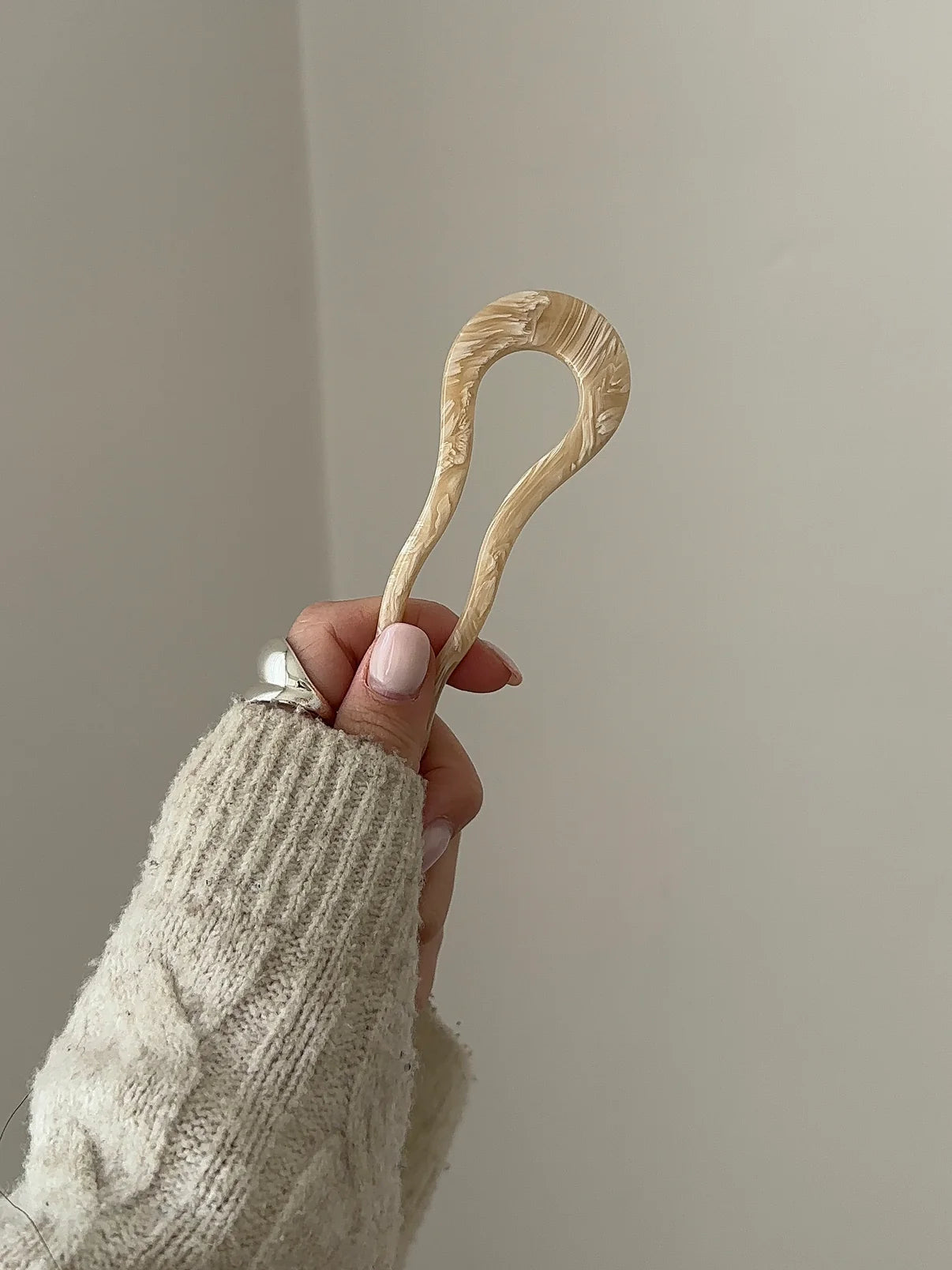WAVY U-PIN - Beige