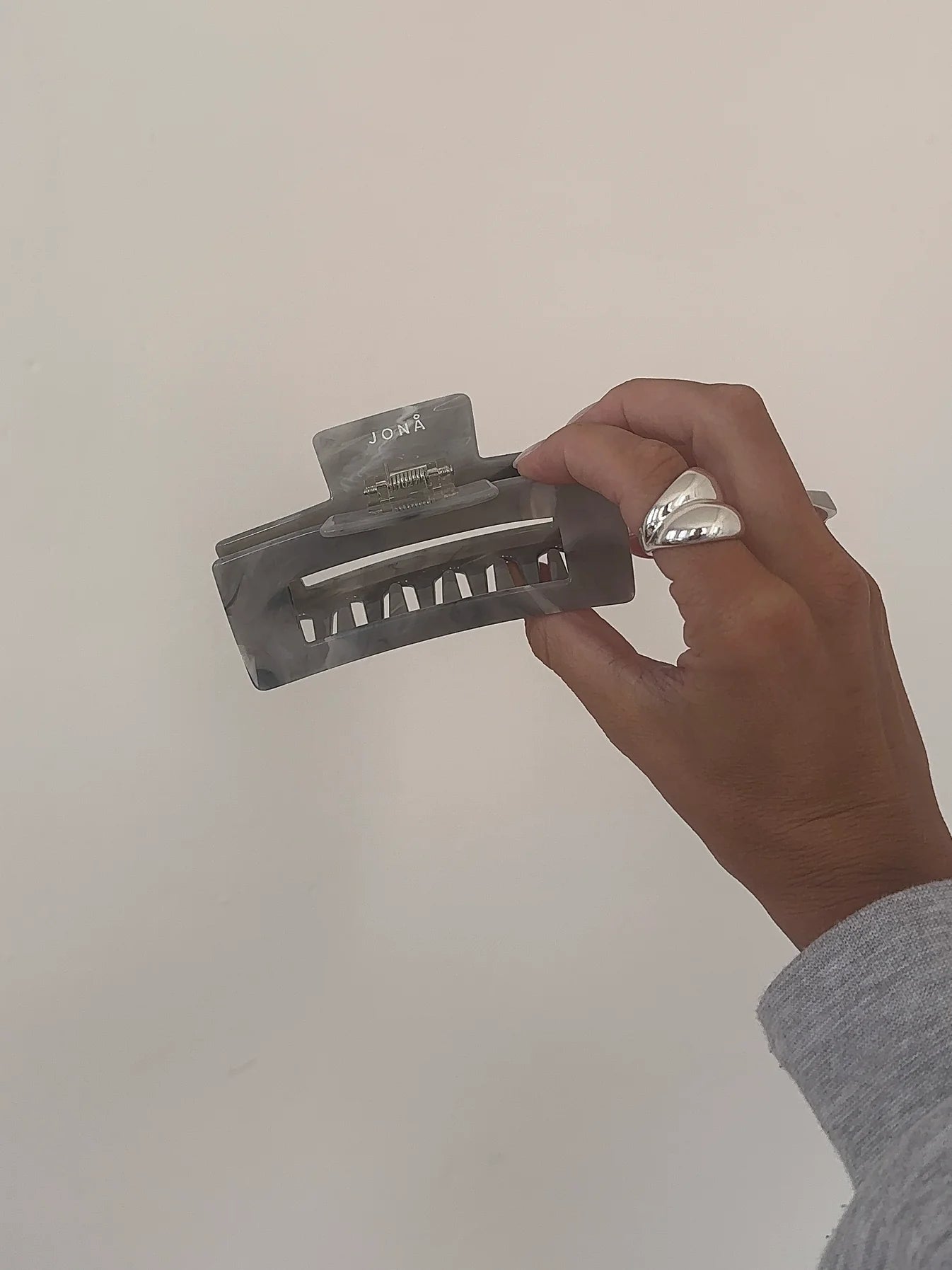 MILA CLIP - Grau