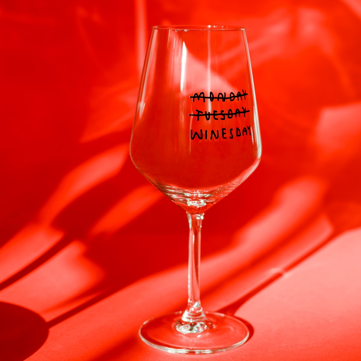 Weinglas Monday Tuesday Winesday