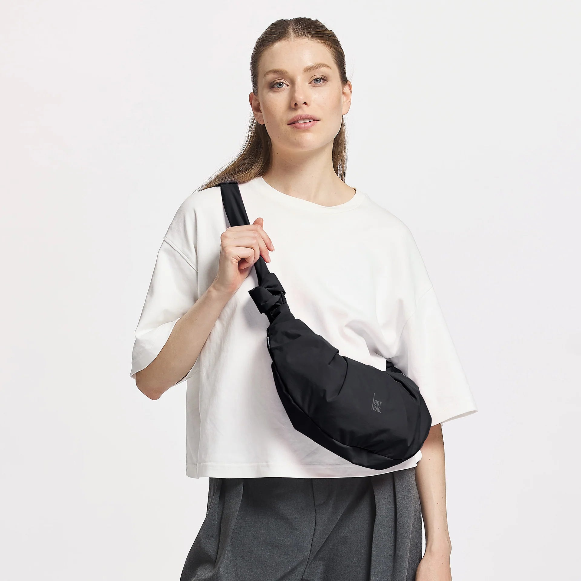 Pleat Moon Bag Small - black