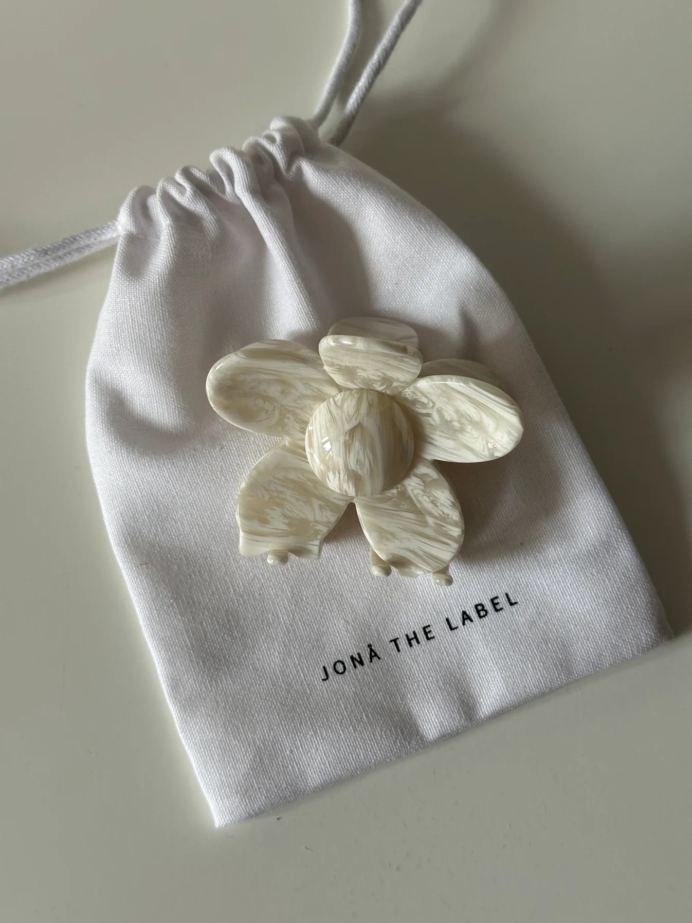 FLOWER CLIP – beige swirl