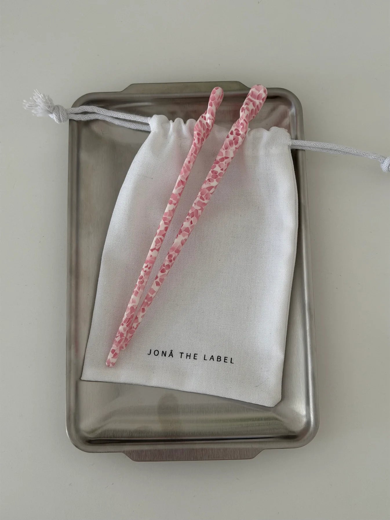 TWISTED HAIRPIN - blush dots
