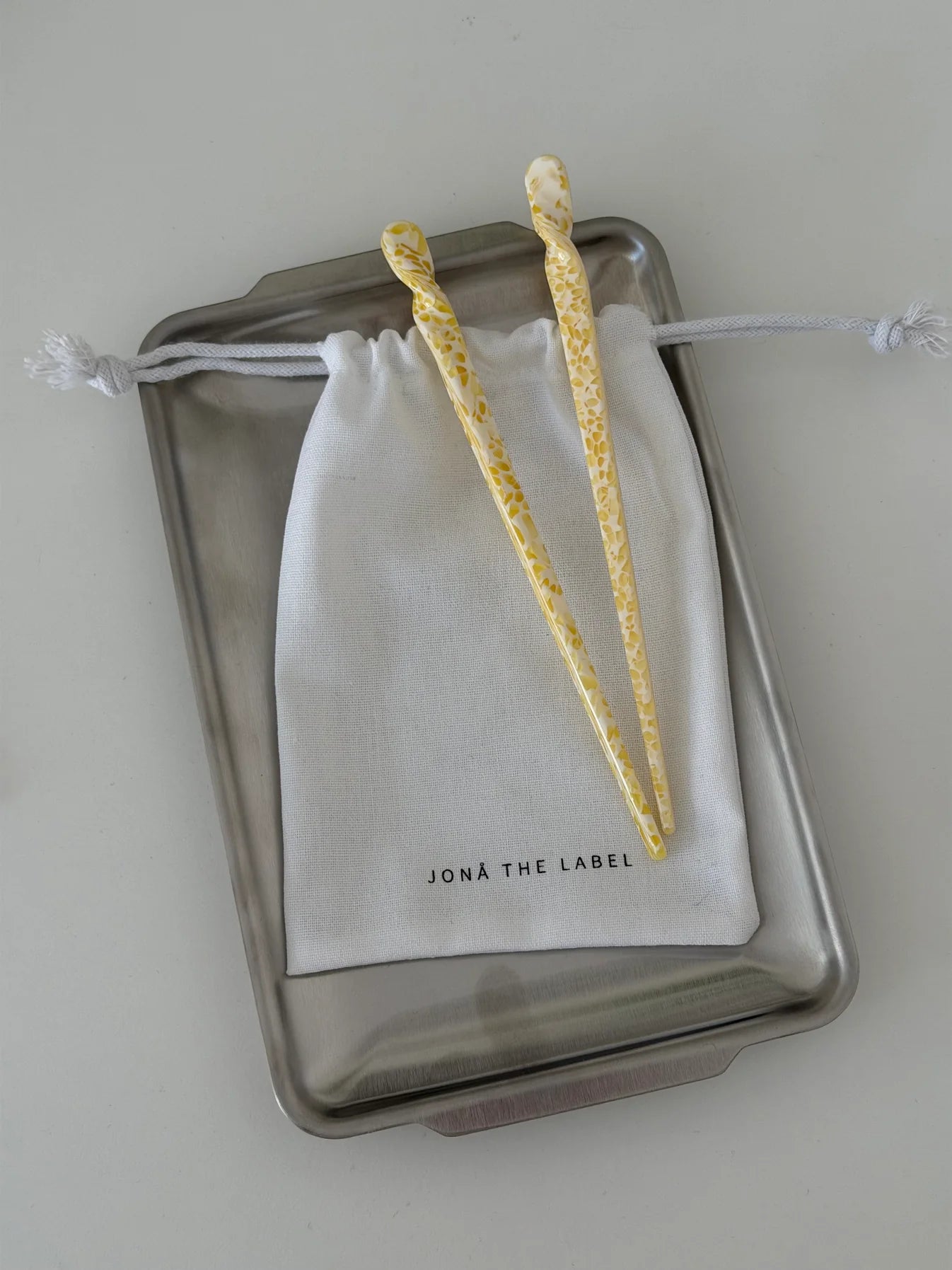 TWISTED HAIRPIN - butter dots