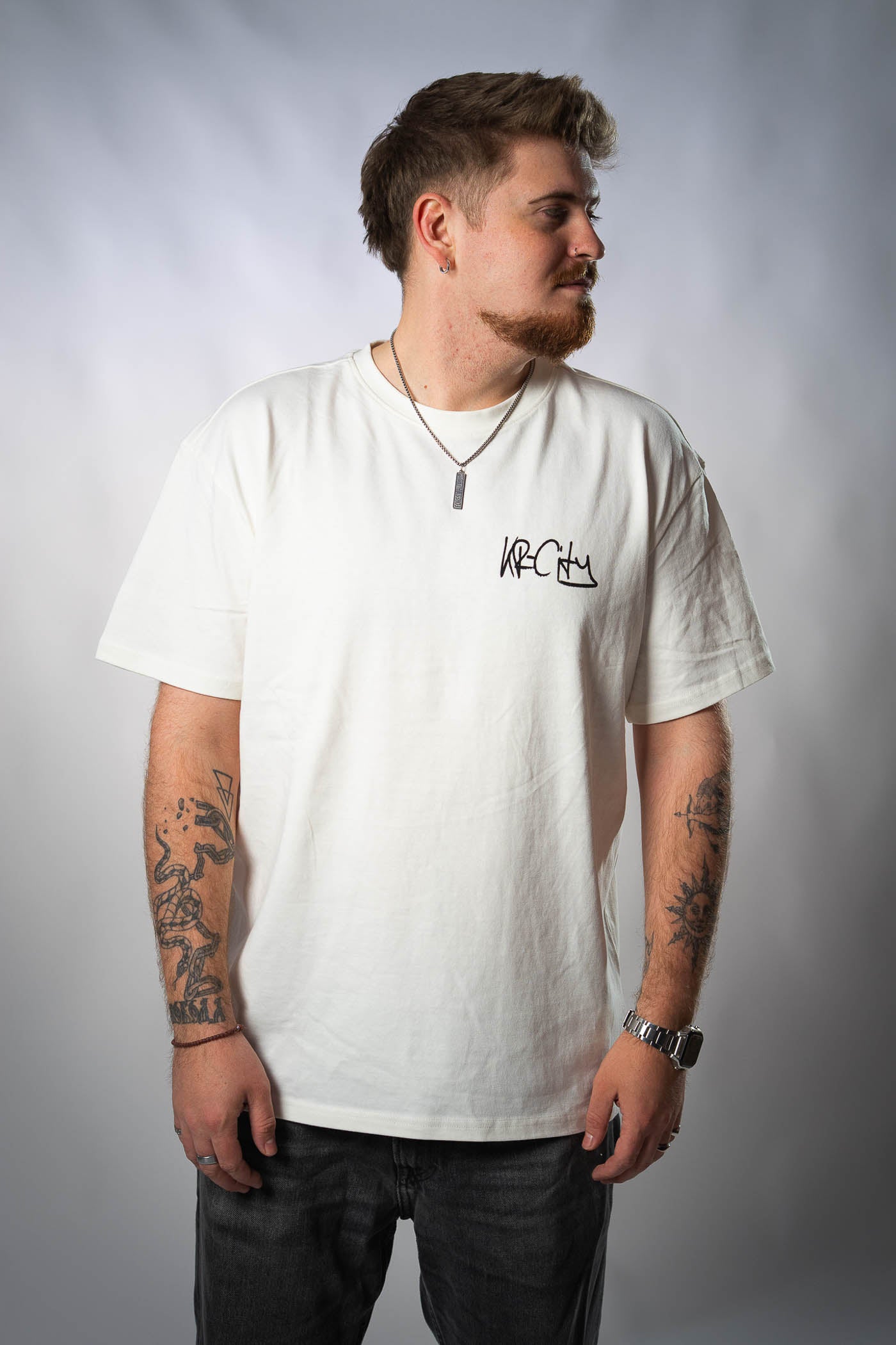 KR.City Graffiti-Tag weiß mit schwarz-  Oversize T-Shirt