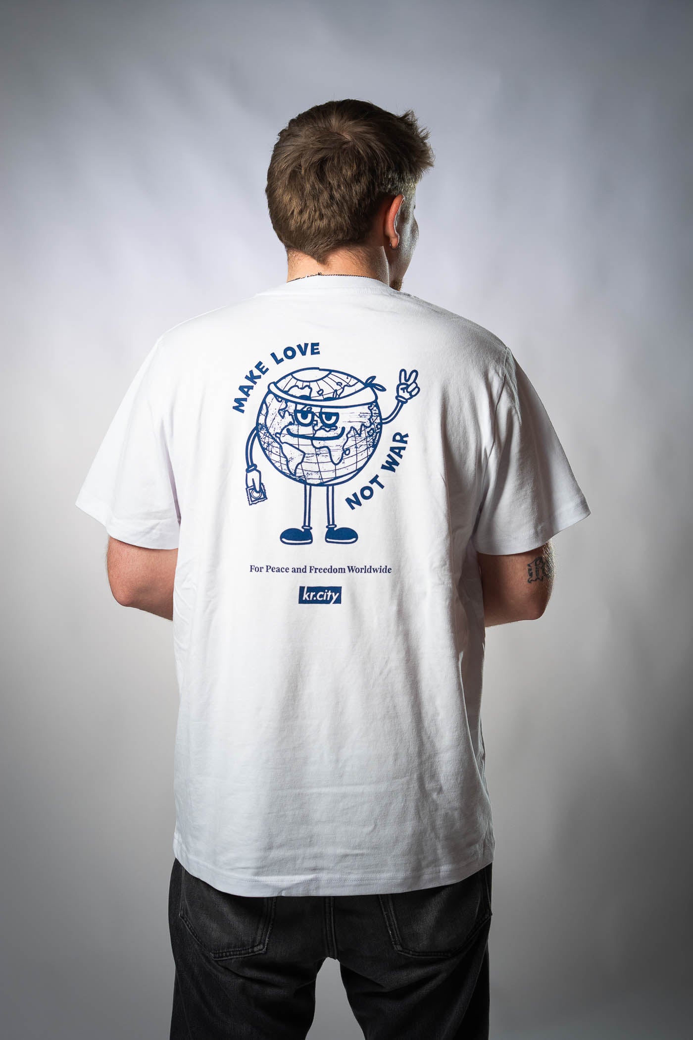 Make Love Not War - T-shirt